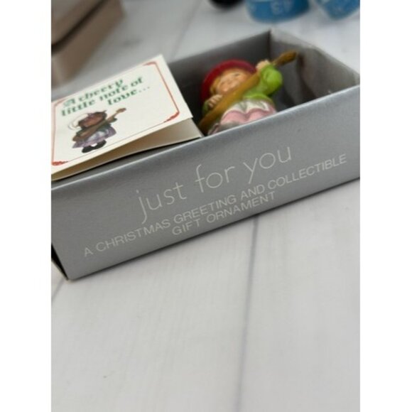 1983 Girl Playing Mandolin Music Instrument Christmas Ornament - Picture 10 of 13